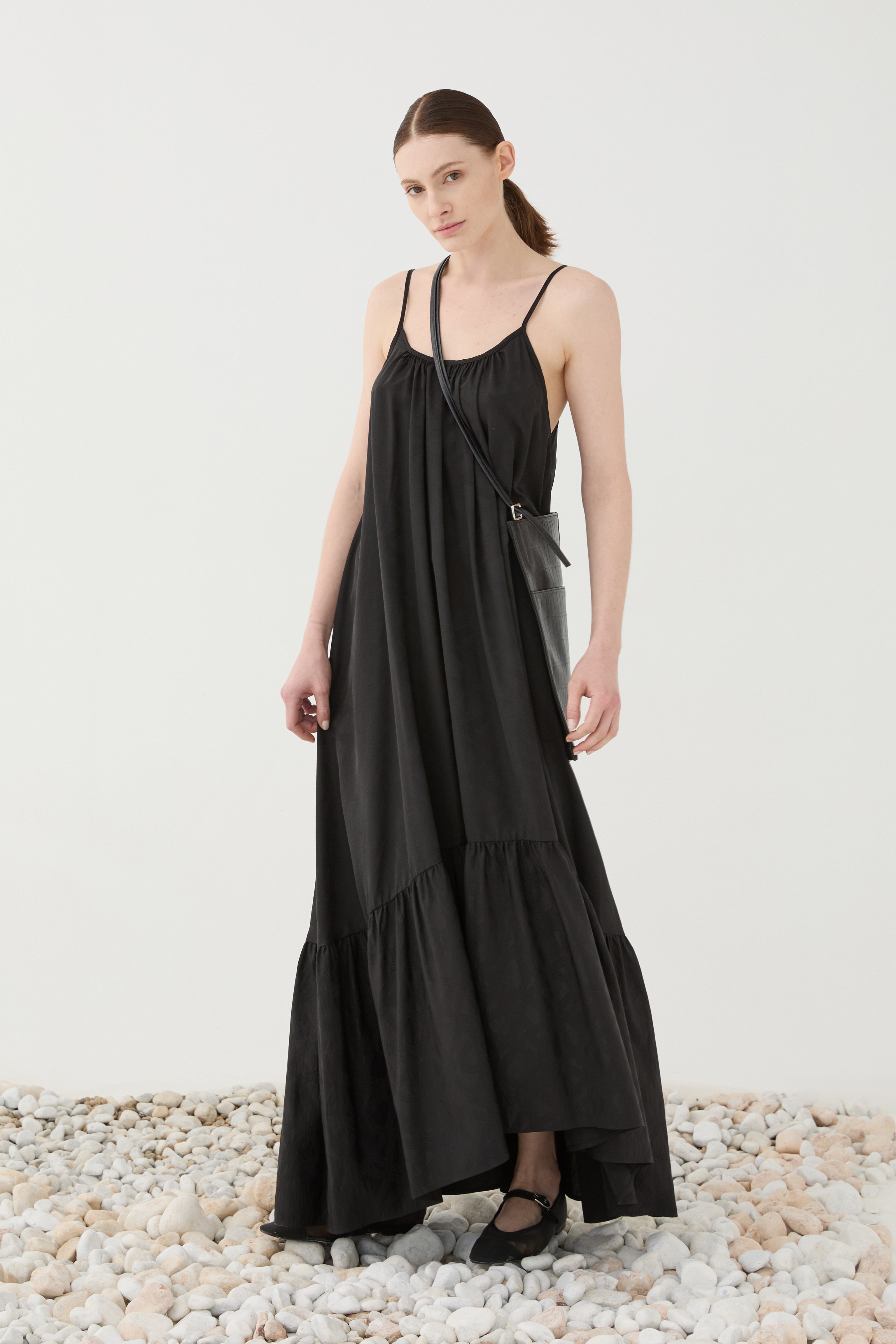 Vestido maxi de alças com babados ELEH