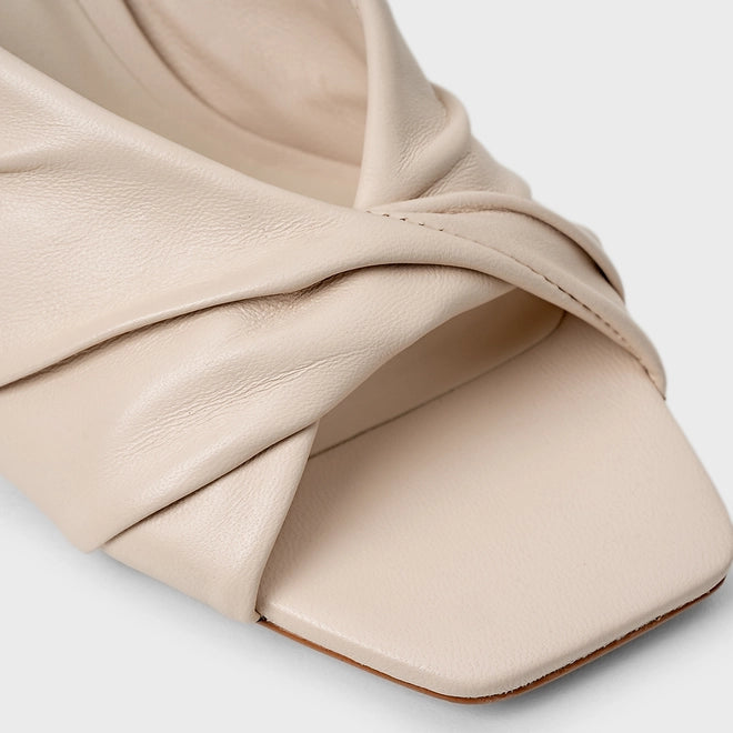 Sandália salto fino CARRANO