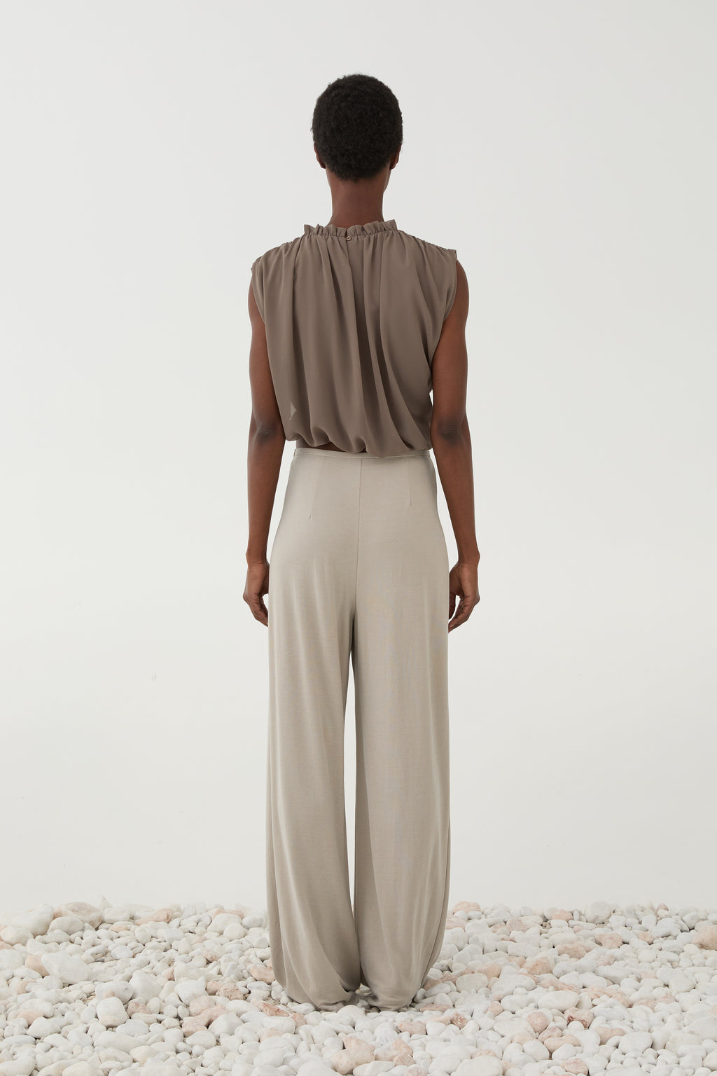 Blusa Curta Plissada Castanha ELEH