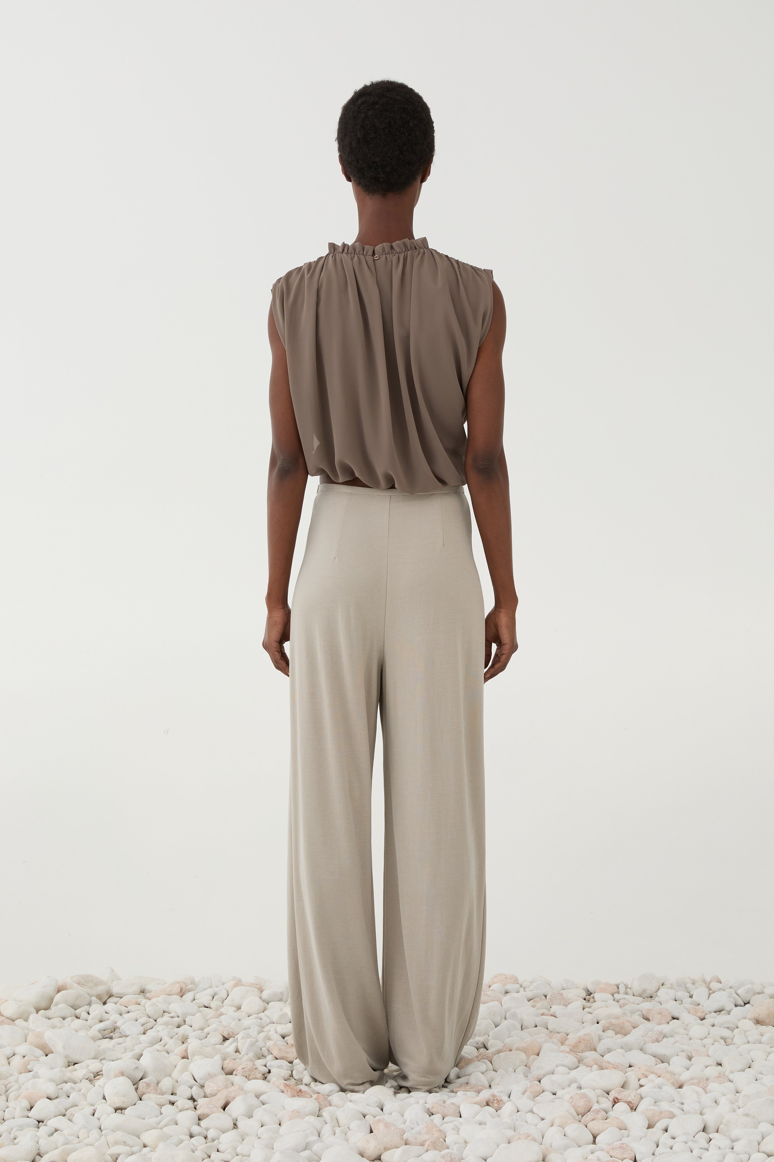 Blusa Curta Plissada Castanha ELEH