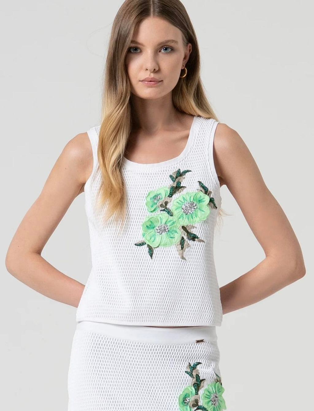 Top com flor decorativa FRACOMINA