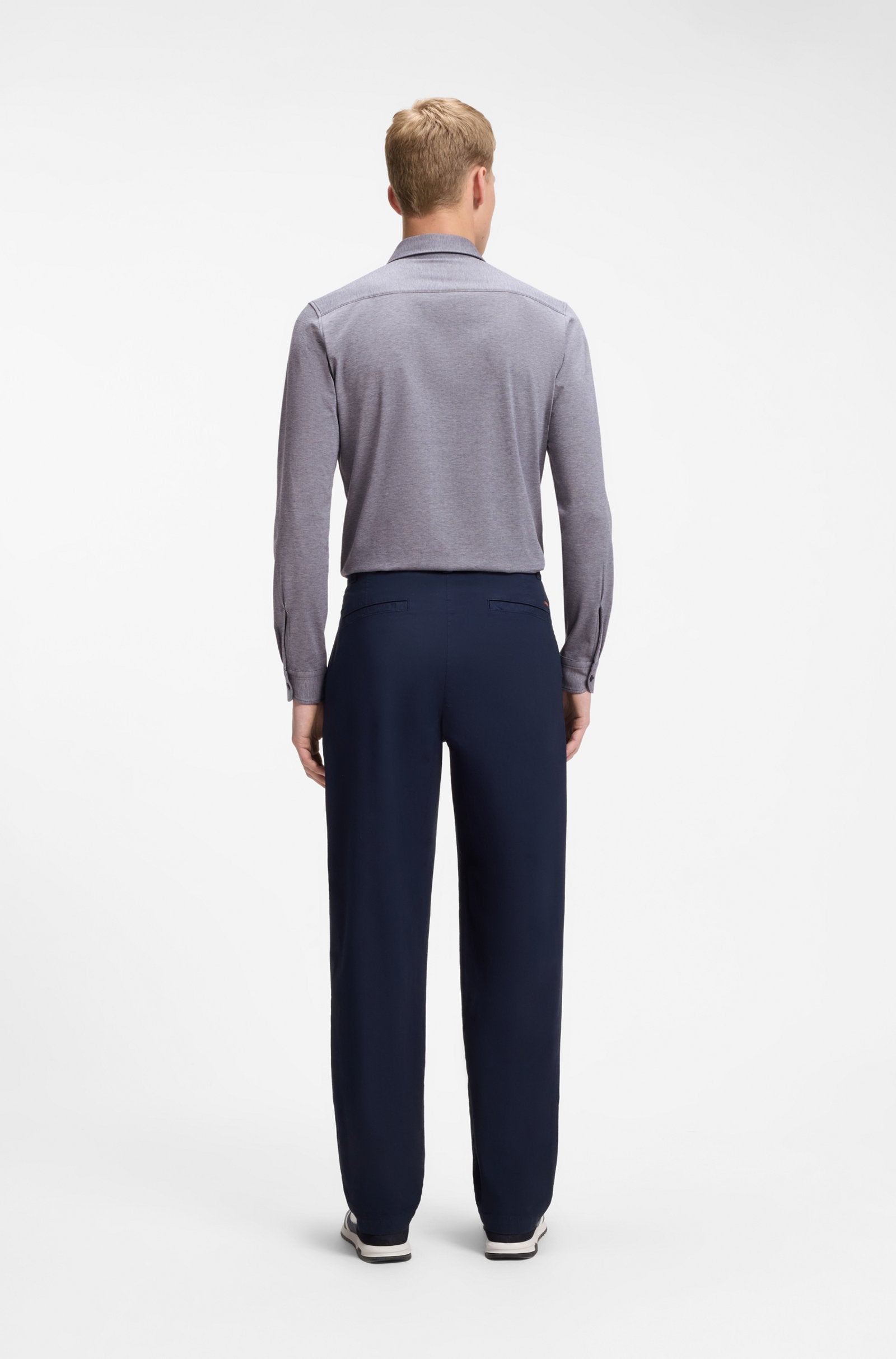 Vista traseira da camisa BOSS Slim Fit para homem em jersey de mistura de algodão, na cor azul escuro.