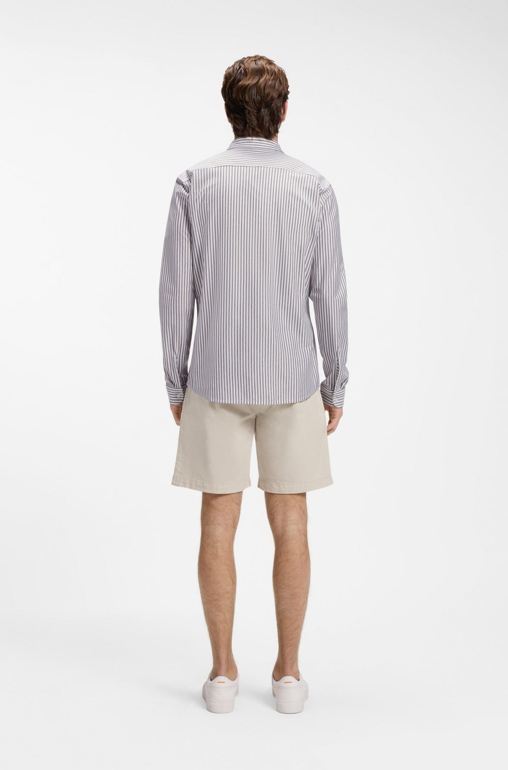 Vista traseira da camisa BOSS Slim Fit para homem em jersey de mistura de algodão com padrão às riscas verdes.