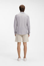 Vista traseira da camisa BOSS Slim Fit para homem em jersey de mistura de algodão com padrão às riscas verdes.