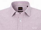 Detalhe do colarinho clássico da camisa BOSS Regular Fit medium red em algodão elástico com padrão mini dobby para homem.