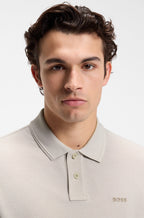Close up polo bege algodao pique da marca BOSS