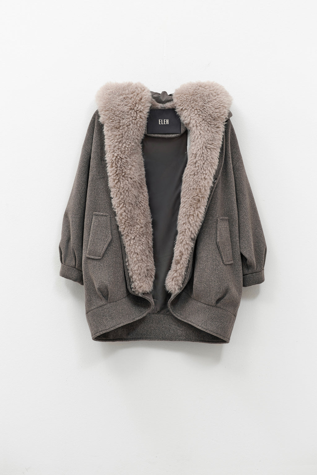 Casaco gola pêlo oversized