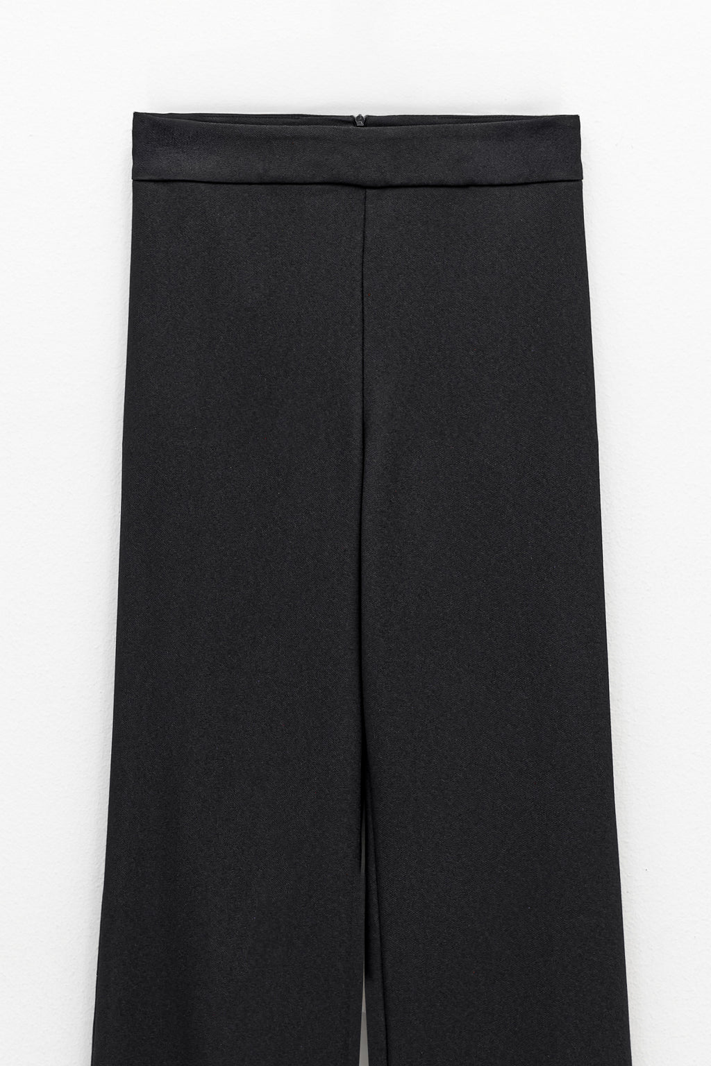 Pantalona preta Eleh