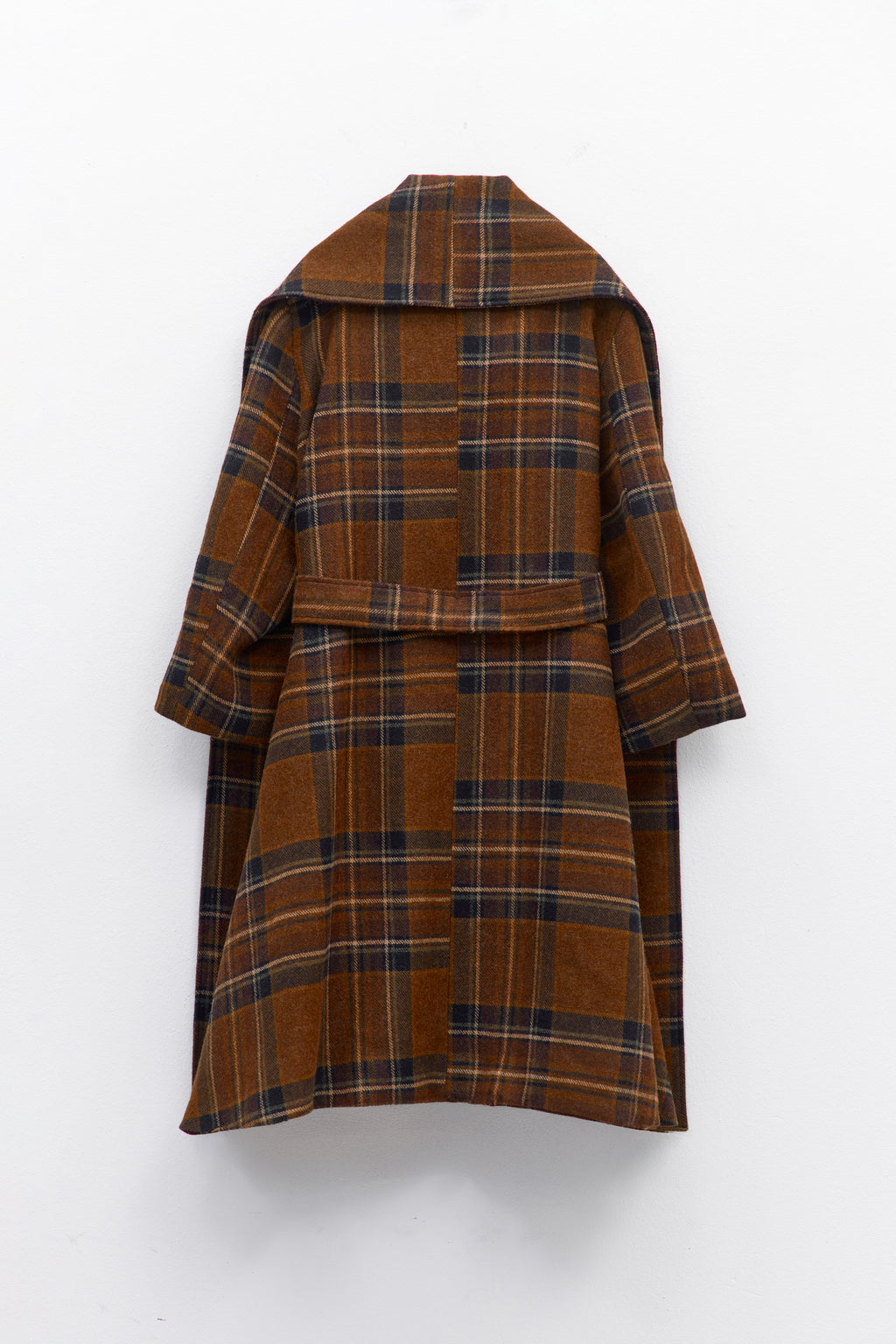 Sobretudo com cachecol incorporado