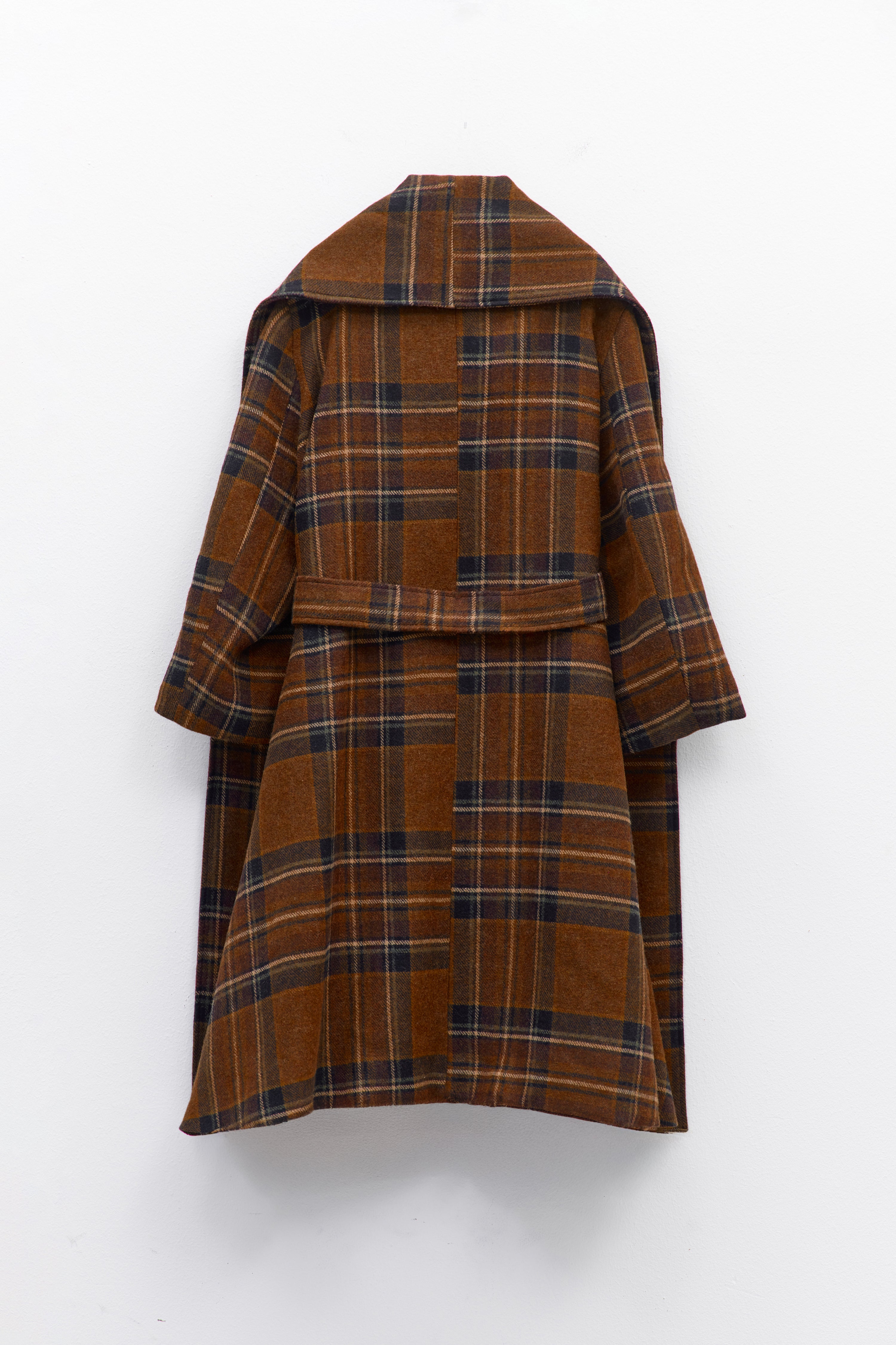 Sobretudo com cachecol incorporado