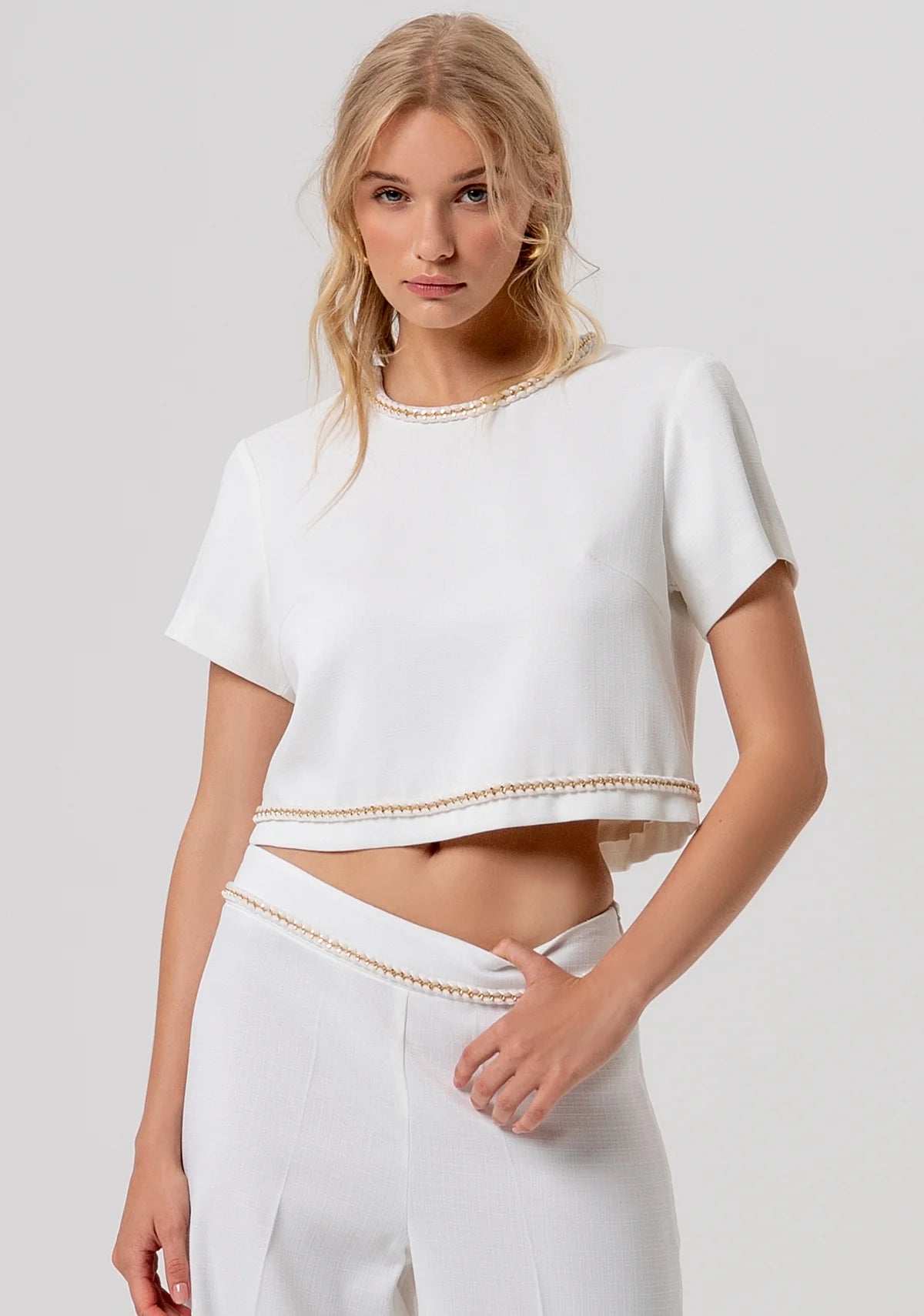 Blusa cropped com aplicações FRACOMINA
