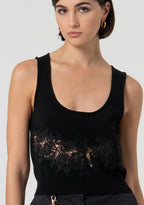 Top com detalhes em renda FRACOMINA