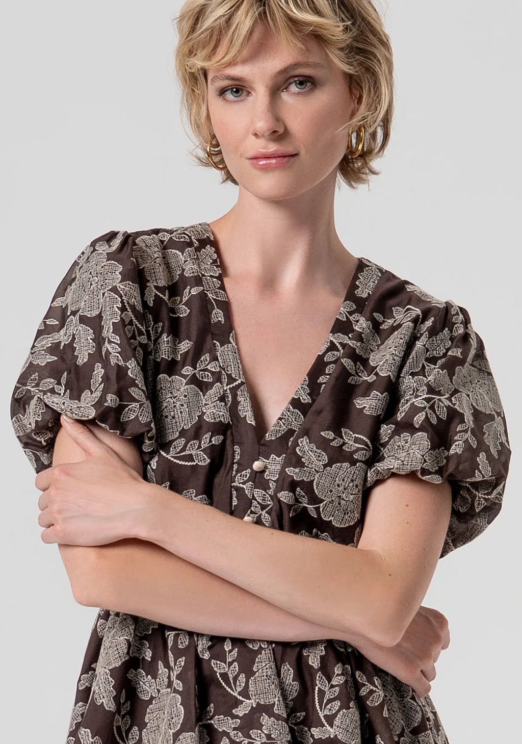 Vestido curto com estampa floral Fracomina
