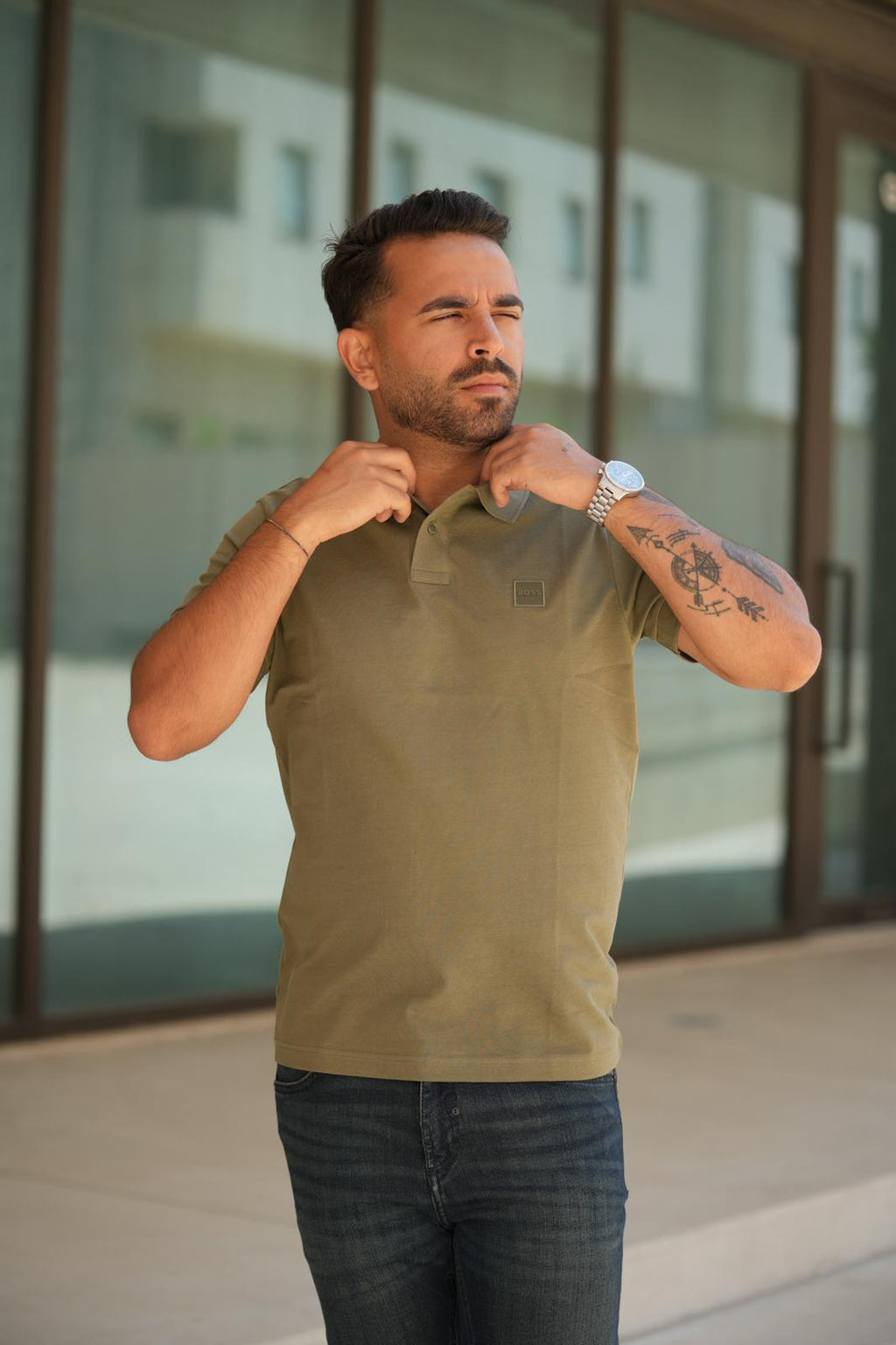 Polo BOSS com emblema com logótipo