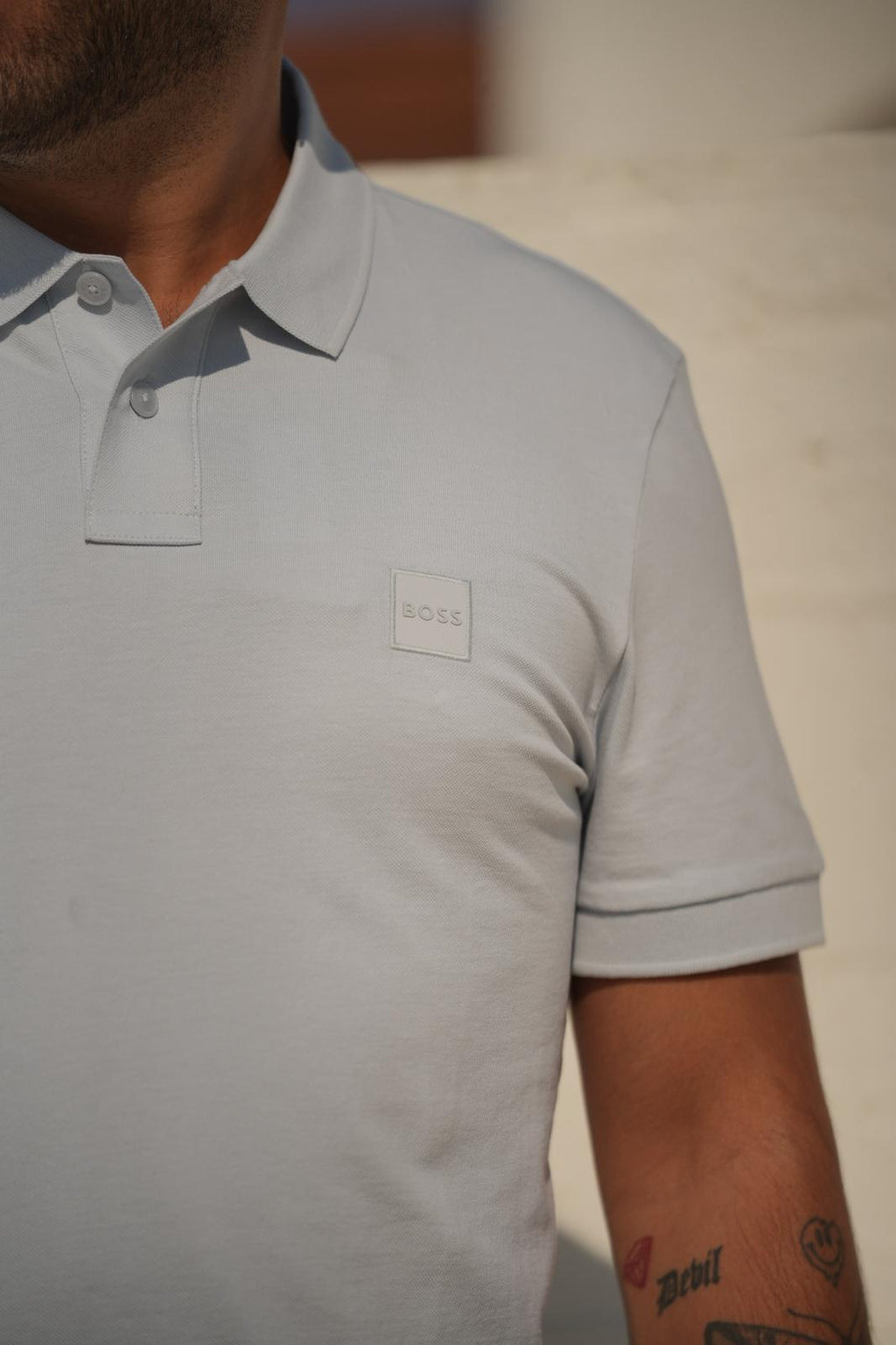 Polo BOSS com emblema com logótipo