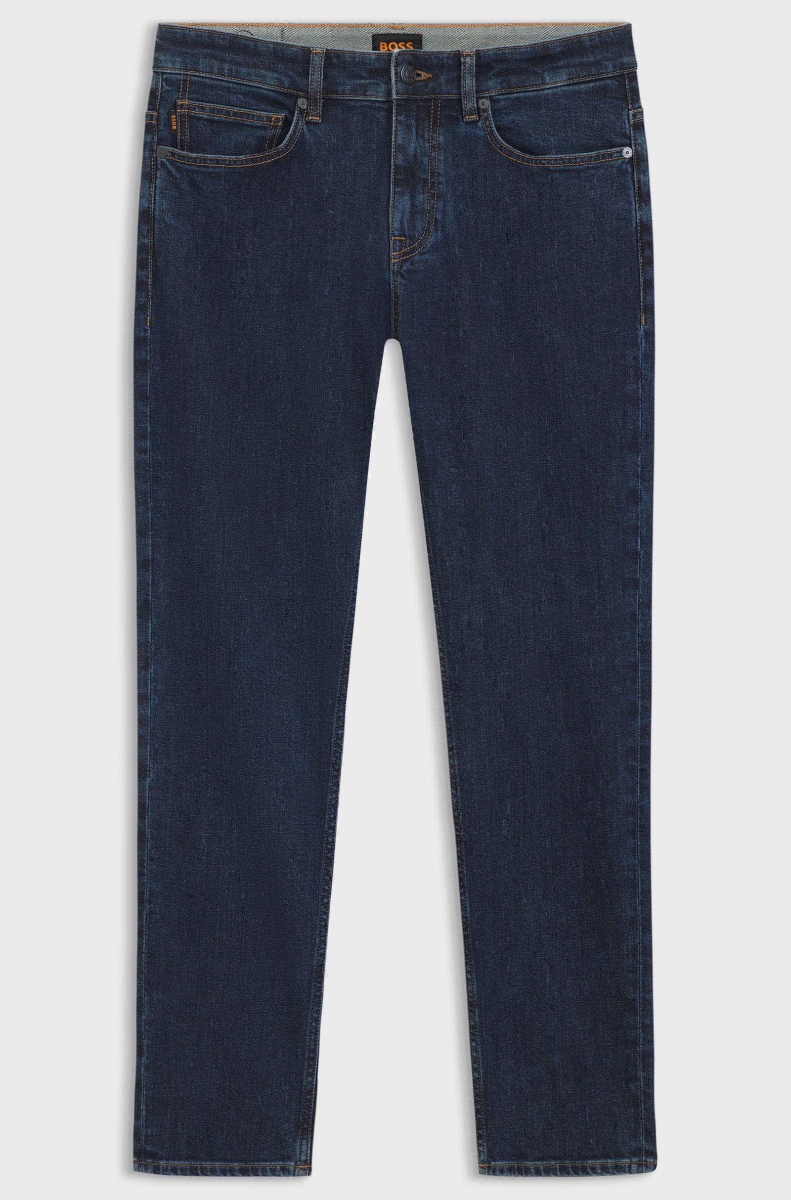 Jeans Delaware Bo BOSS para homem em ganga elástica azul-escura, com fecho de botão e fecho de correr, cinco bolsos e acabamento de elevada qualidade.