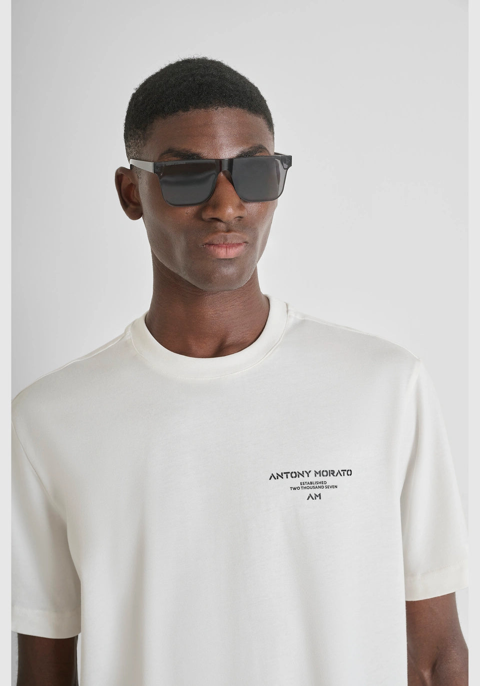 T-shirt com logo contrastante nas costas Antony Morato