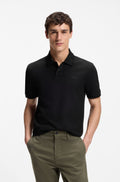 Vista frontal do polo Phoenix preto para homem em algodão mercerizado com tecido piqué e logótipo bordado da BOSS. 
