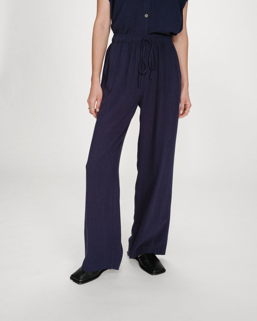Pantalona "RAVEN" em linho GRACE & MILA