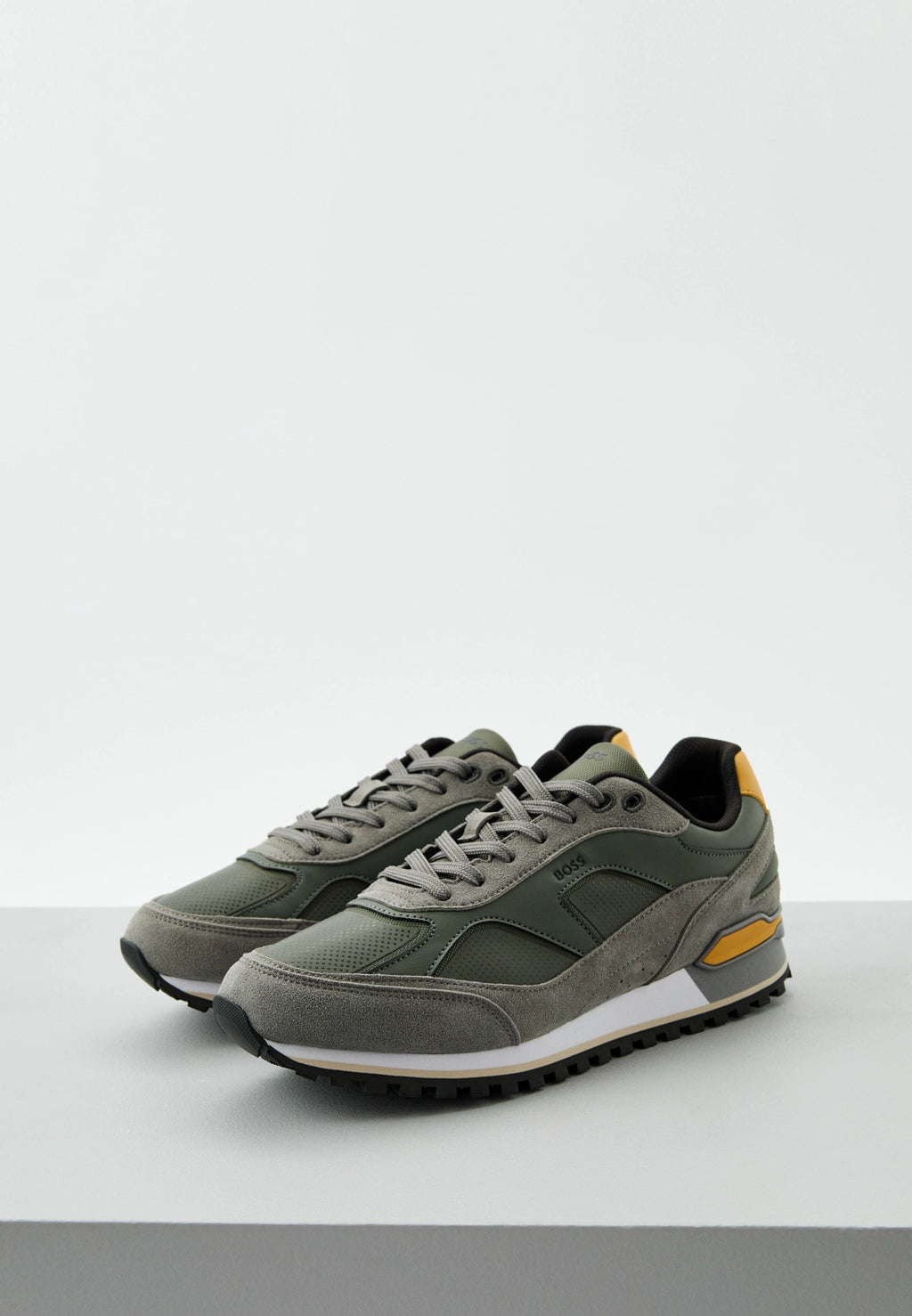 Vista lateral das sapatilhas Boss Parkour-L Runn, com design desportivo e moderno para homem. 