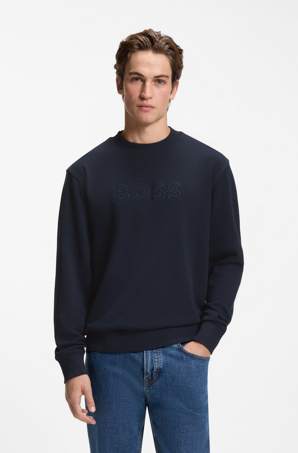 Sweatshirt BOSS homem azul-marinho Relaxed Fit em algodão premium com logótipo BOSS em relevo no peito.