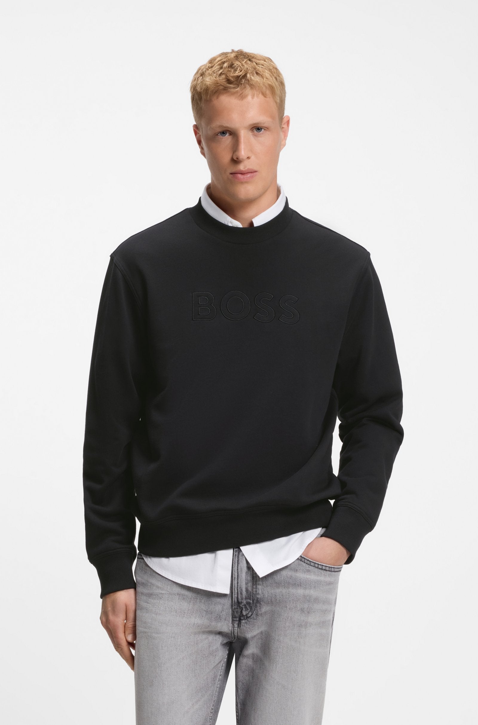 Sweatshirt BOSS homempreto Relaxed Fit em algodão premium com logótipo BOSS em relevo no peito.