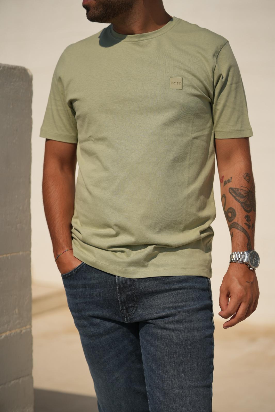 T-shirt marca boss em verde