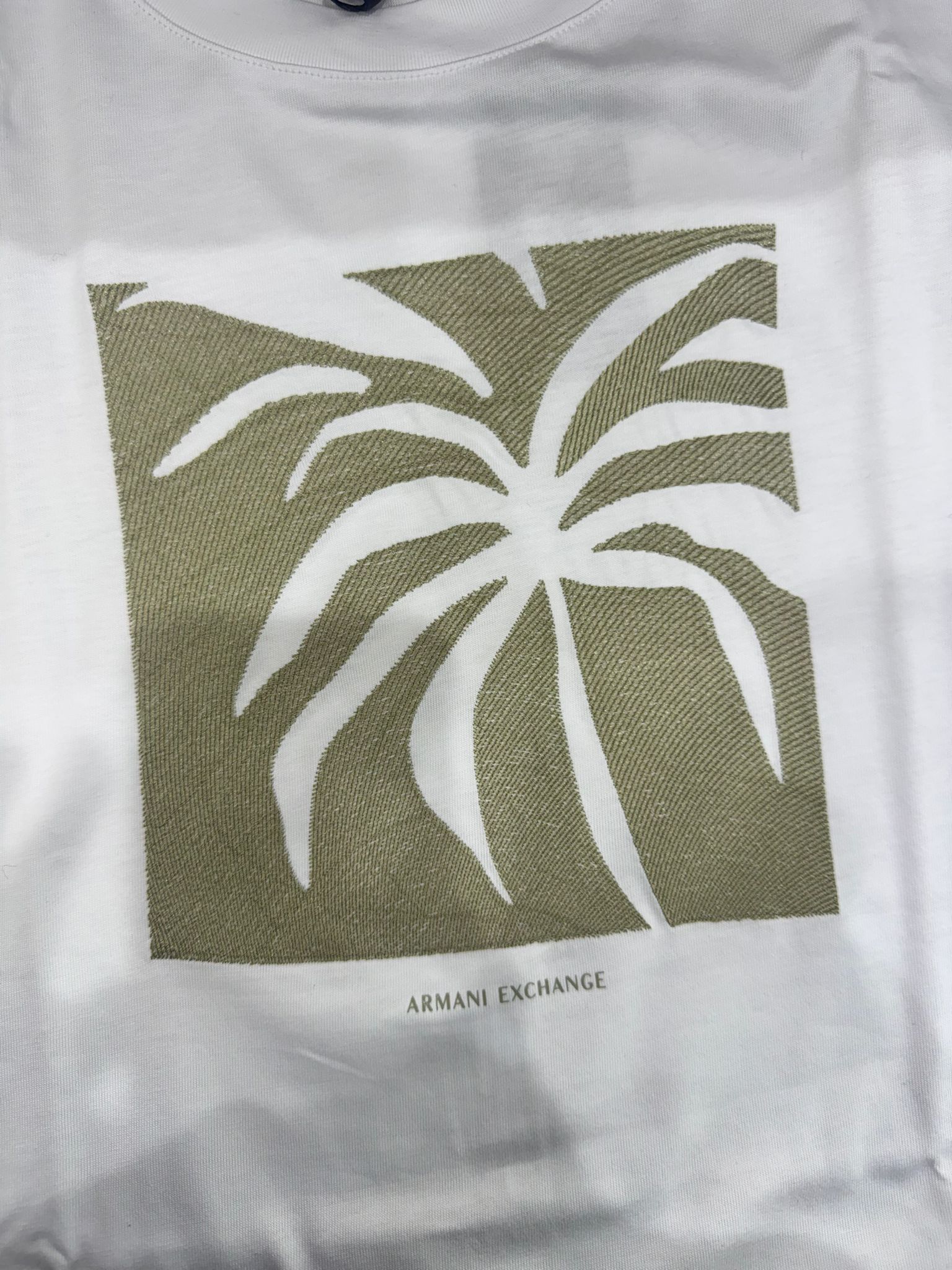 T-shirt com estampa artística bordada Armani Exchange