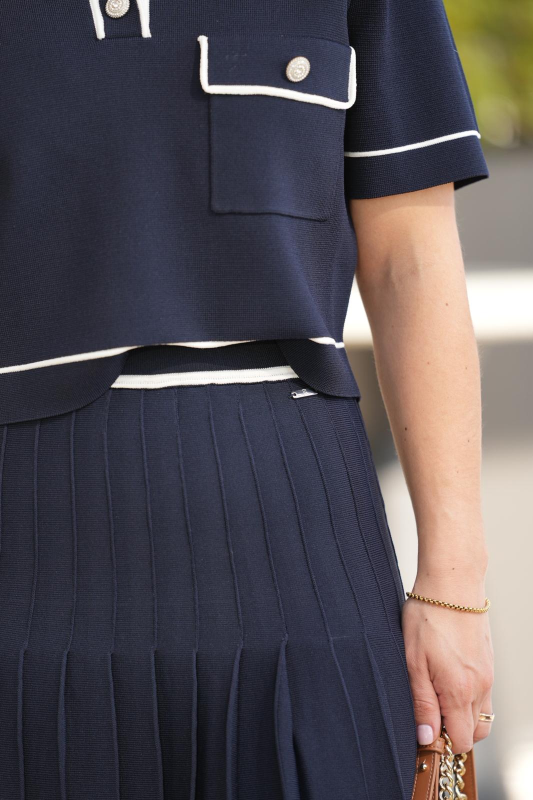 Minissaia de malha com modelagem evasê e efeito plissado FRACOMINA