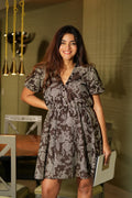 Vestido curto com estampa floral Fracomina