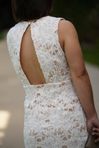 Vestido curto de renda Fracomina