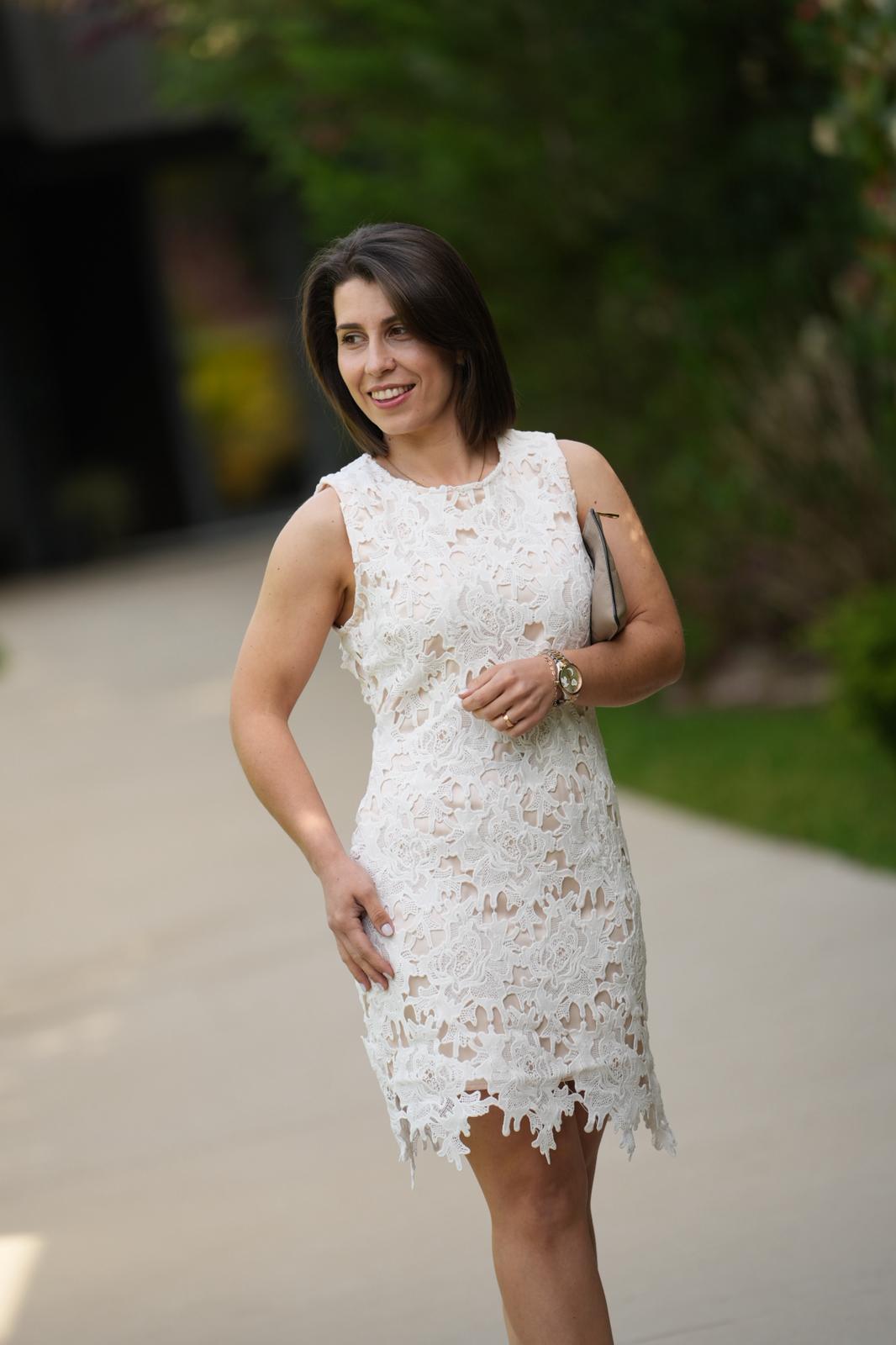 Vestido curto de renda Fracomina