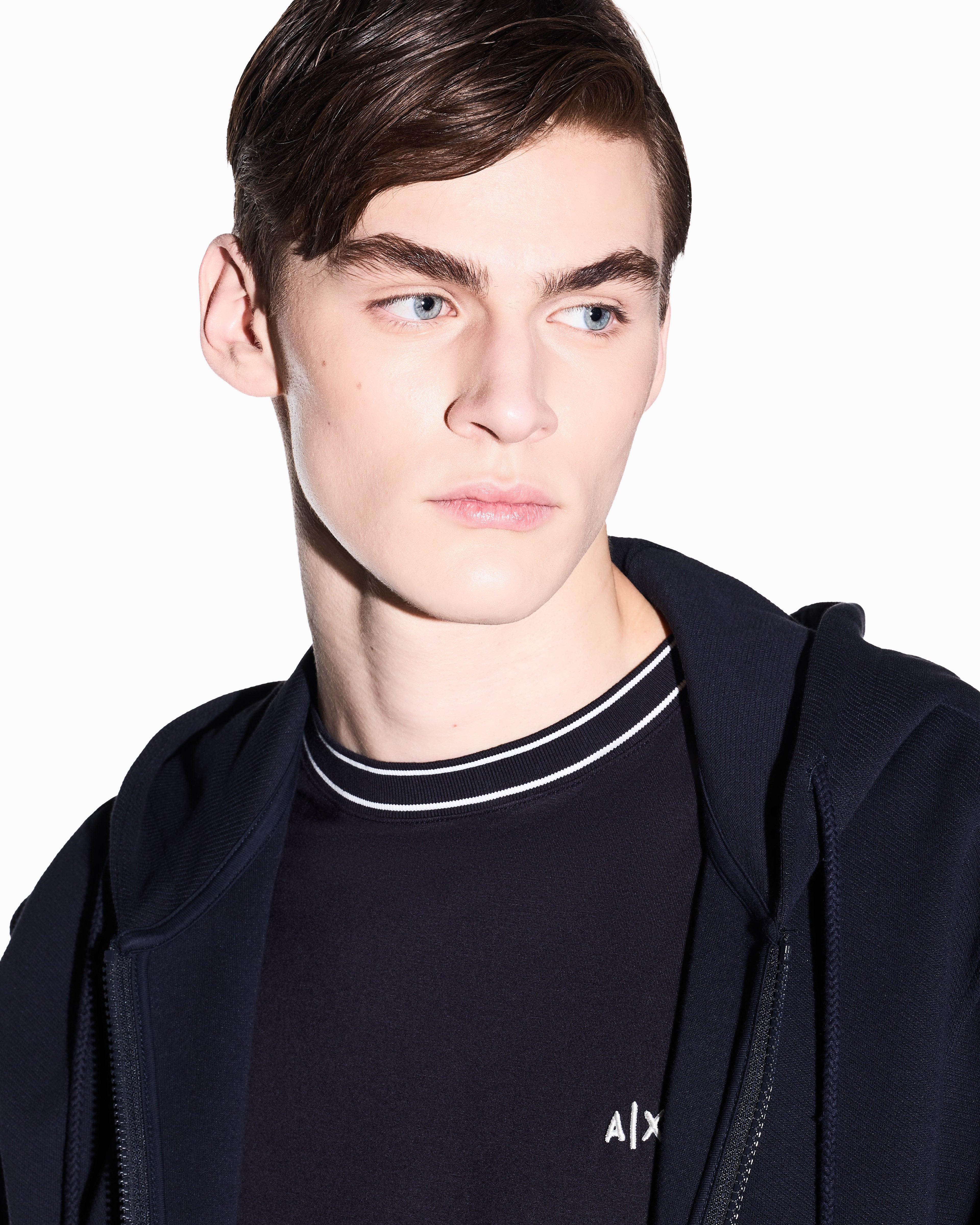 T-shirt com gola contrastante Armani Exchange