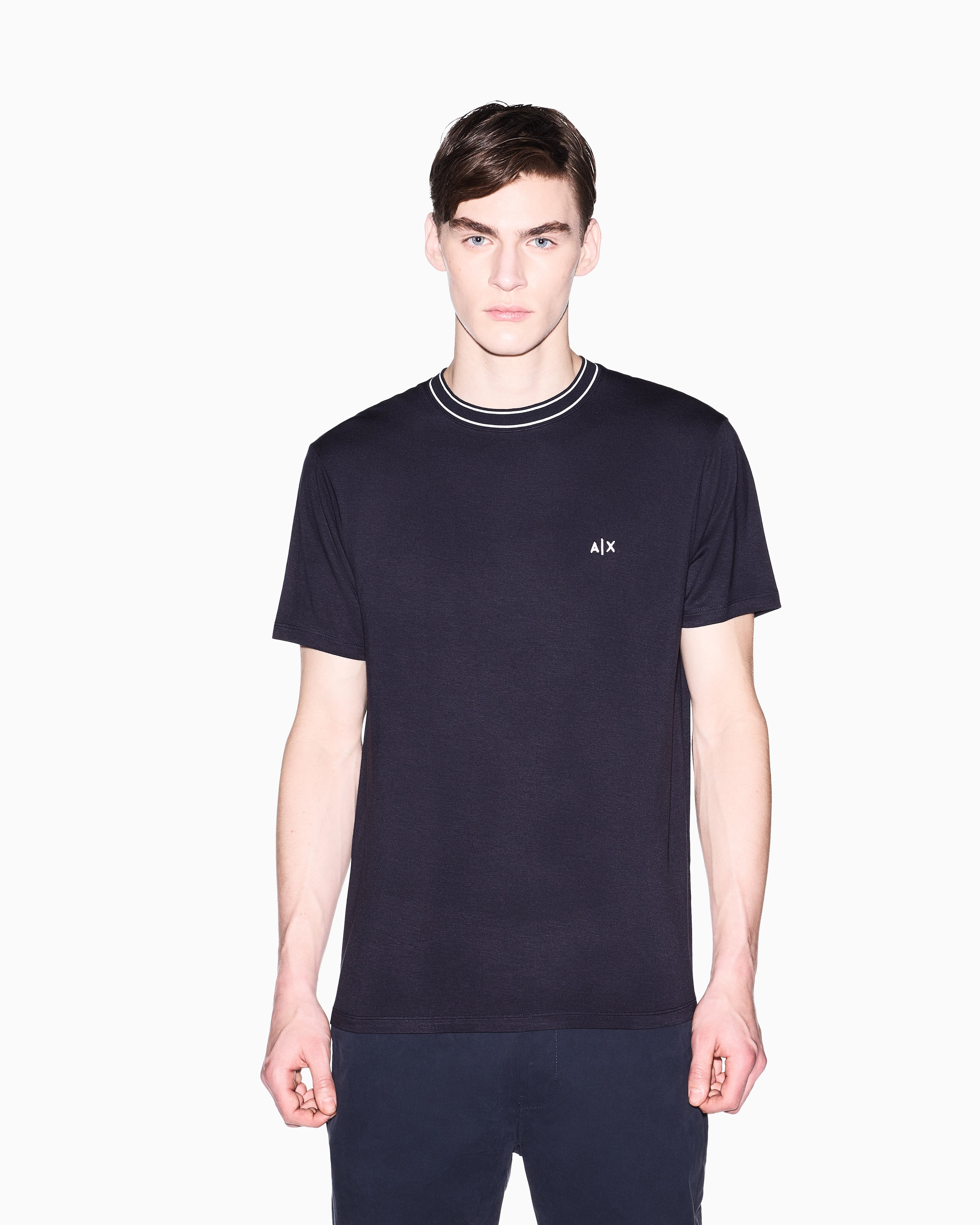 T-shirt com gola contrastante Armani Exchange