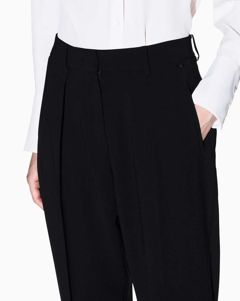 Calça com pregas em tecido fluído Armani Exchange