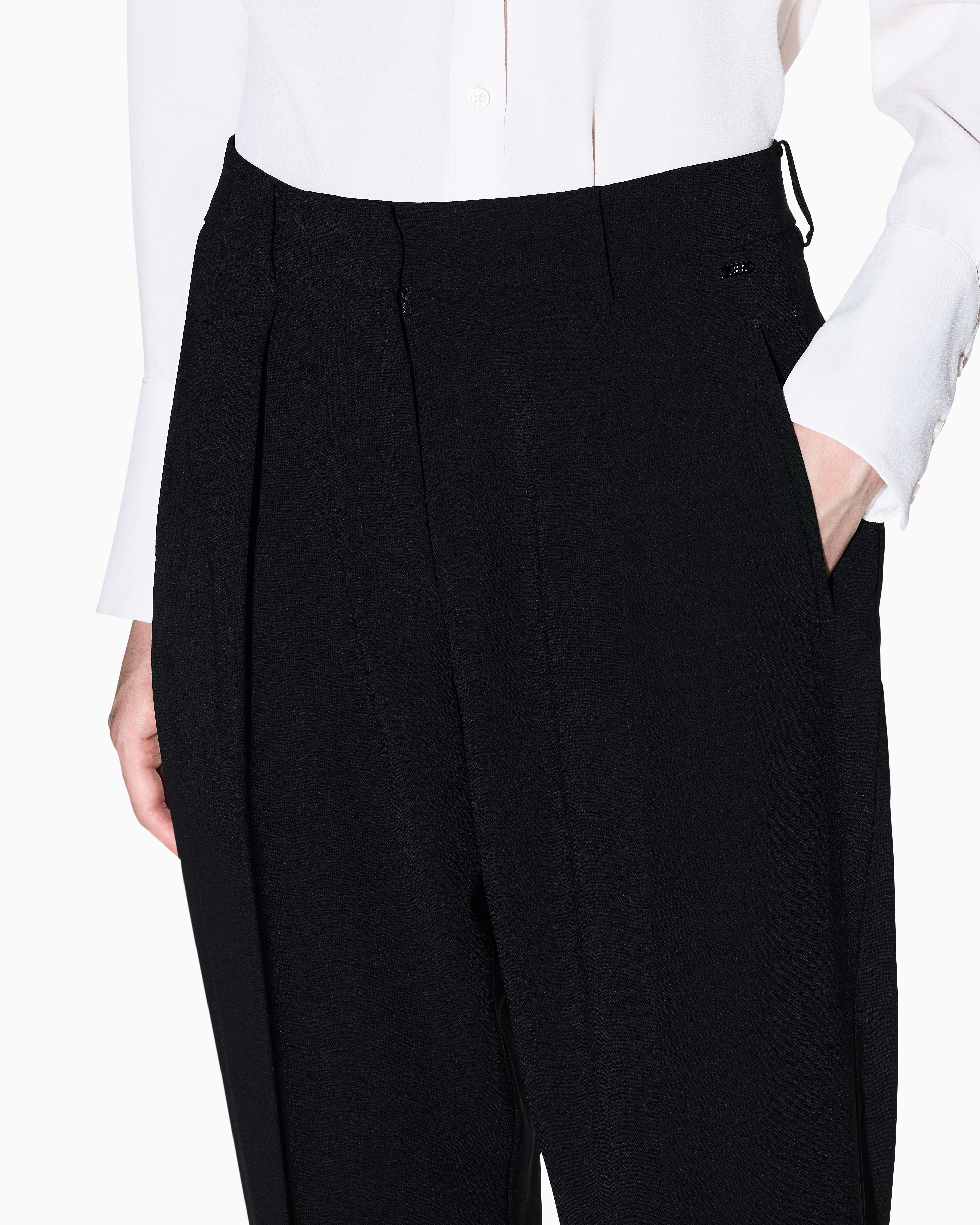 Calça com pregas em tecido fluído Armani Exchange