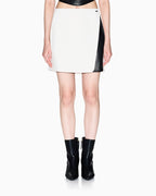 Saia curta com detalhes contrastantes Armani Exchange