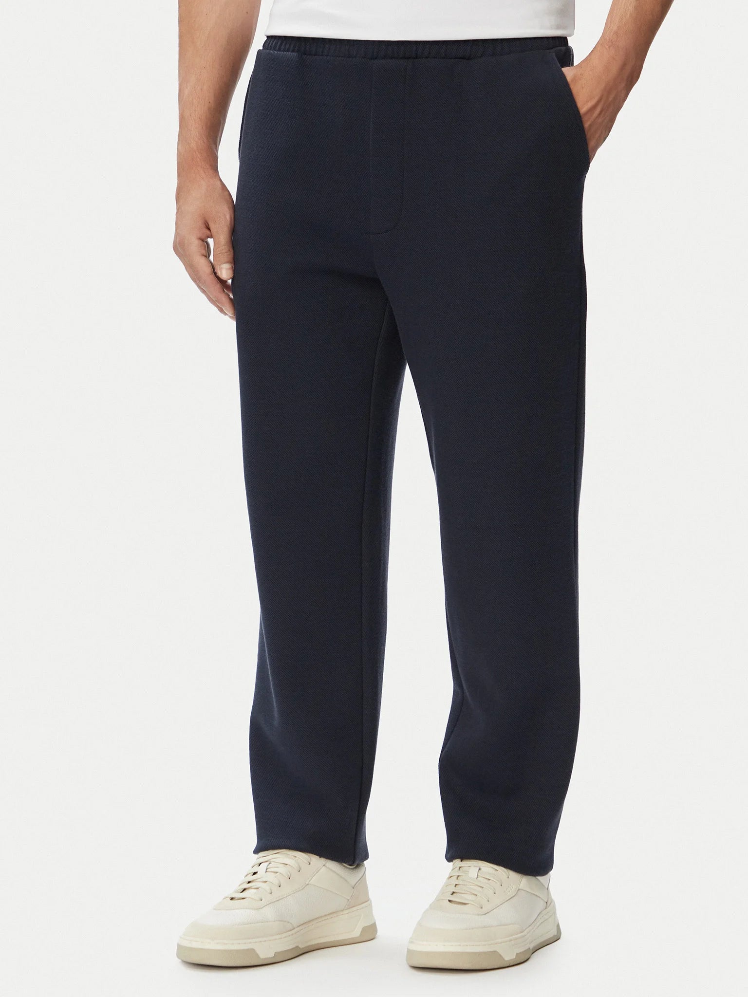 Calças BOSS Regular Fit azul-marinho para homem em algodão elástico, cintura elástica e corte confortável para uso casual.