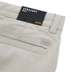 calcoes chino boss bege, detalhe bolso e logotipo