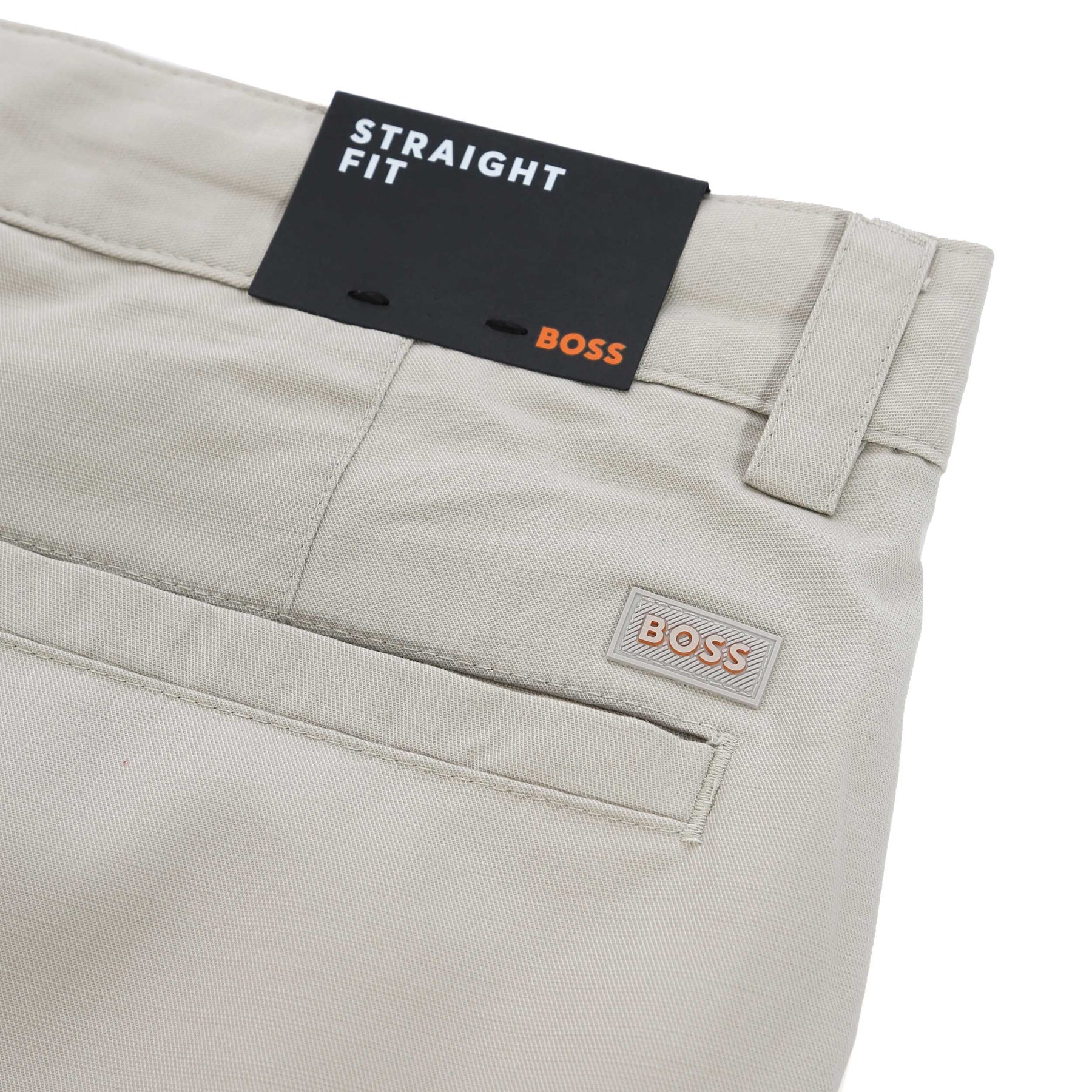 calcoes chino boss bege, detalhe bolso e logotipo