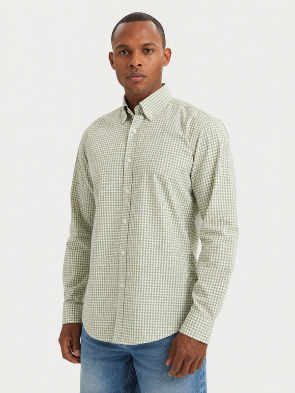 Camisa BOSS Regular Fit para homem com padrão Vichy verde em algodão elástico, vista frontal.