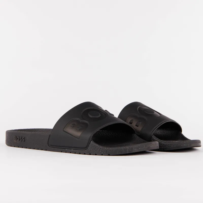 Chinelo com logo BOSS tira larga - preto vista diagonal
