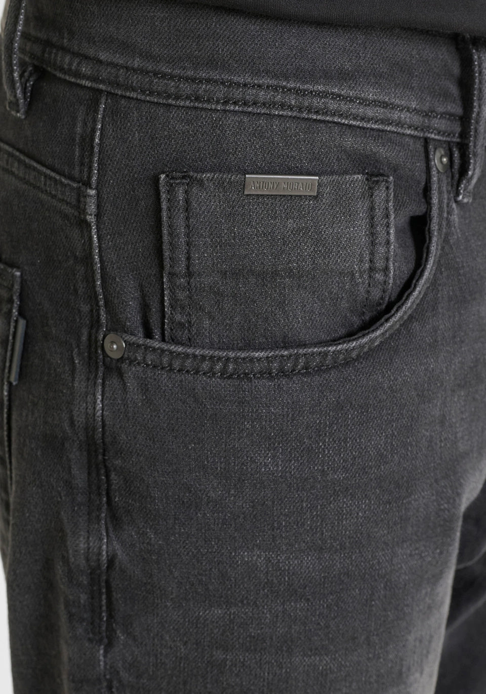 Detalhe do bolso dos Jeans de ganga slim fit cinza escuro Antony Morato
