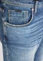 detalhe dos jeans de ganga slim fit antony morato