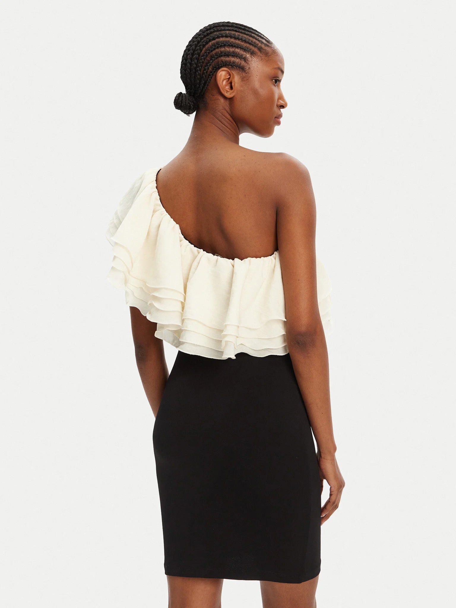 Vestido curto com folho assimétrico ELEH