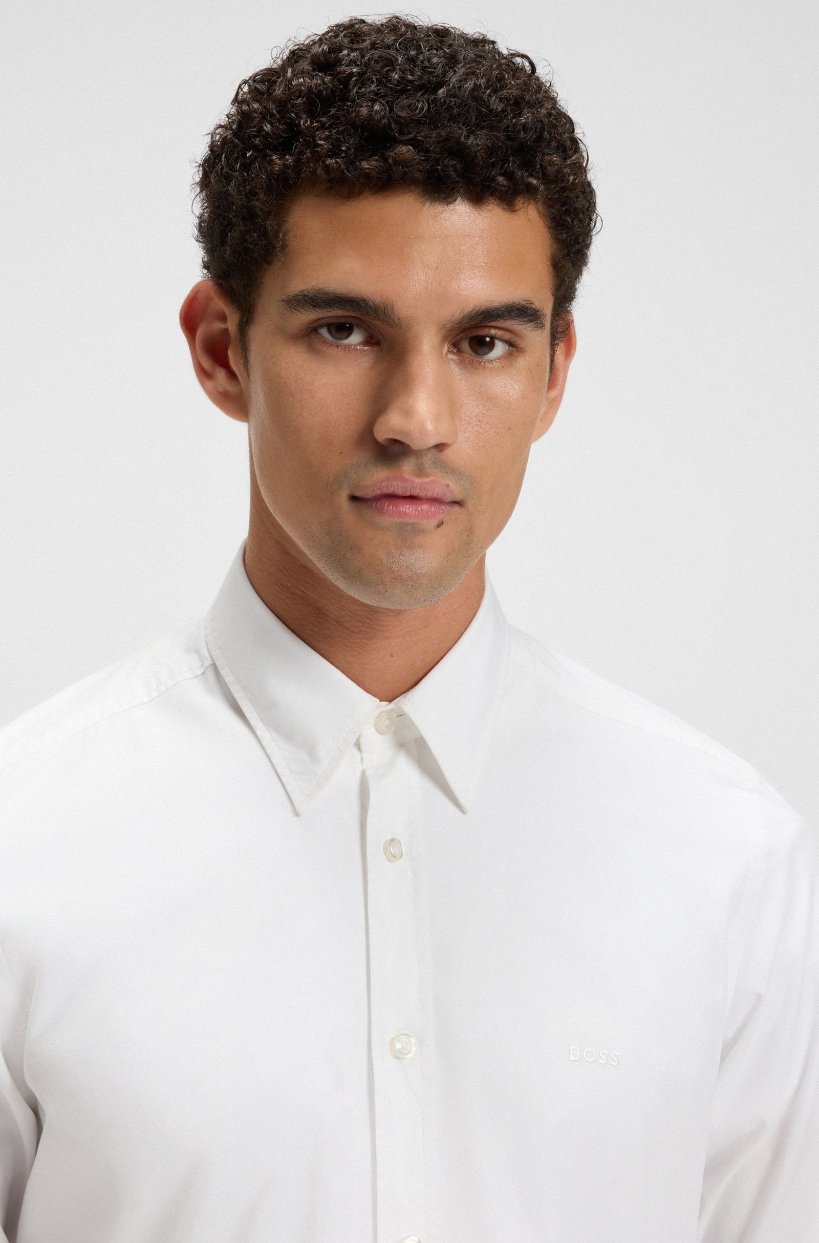 Camisa de ajuste regular em popelina de algodão BOSS