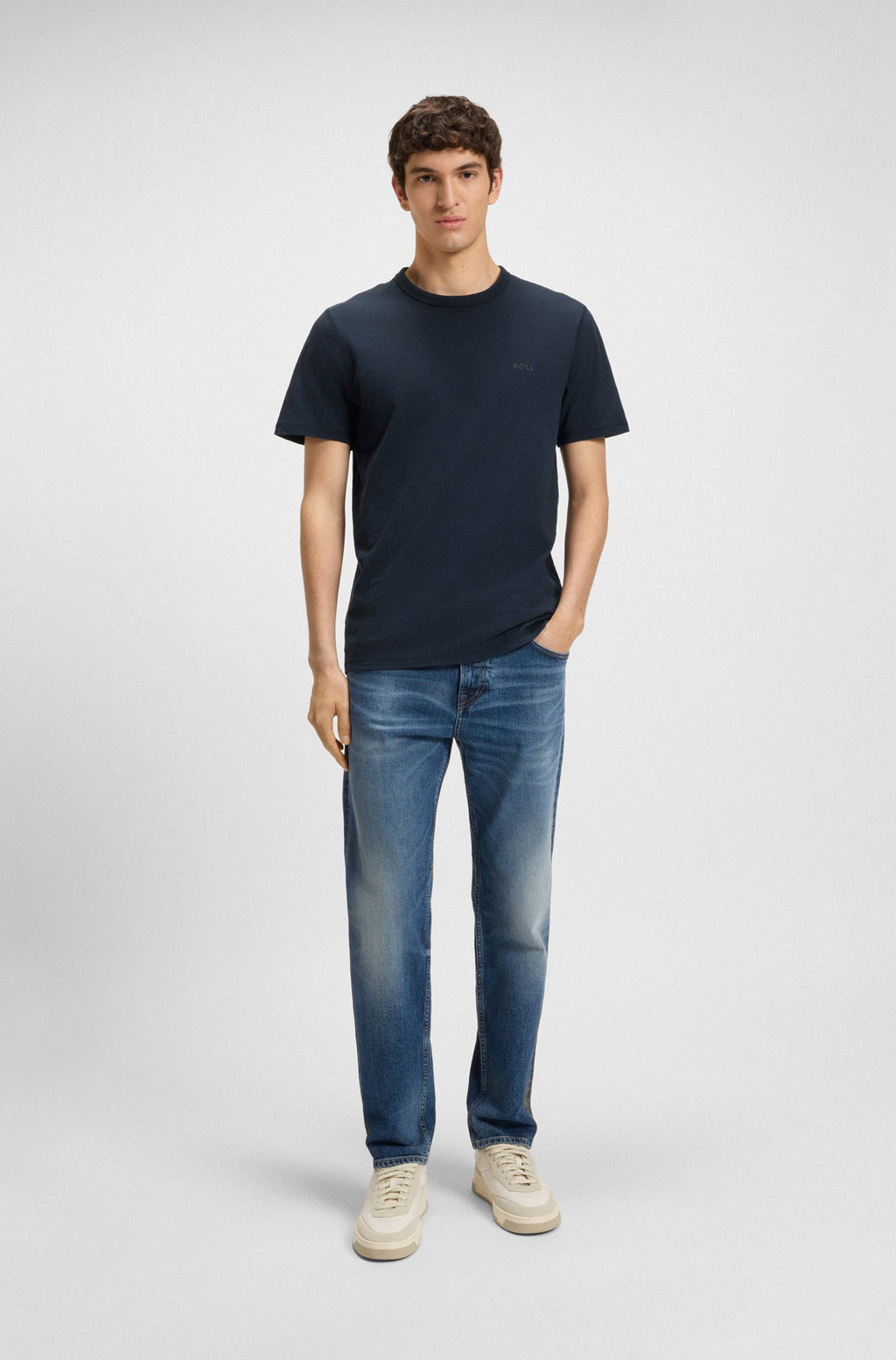 T-shirt básica com logotipo discreto BOSS