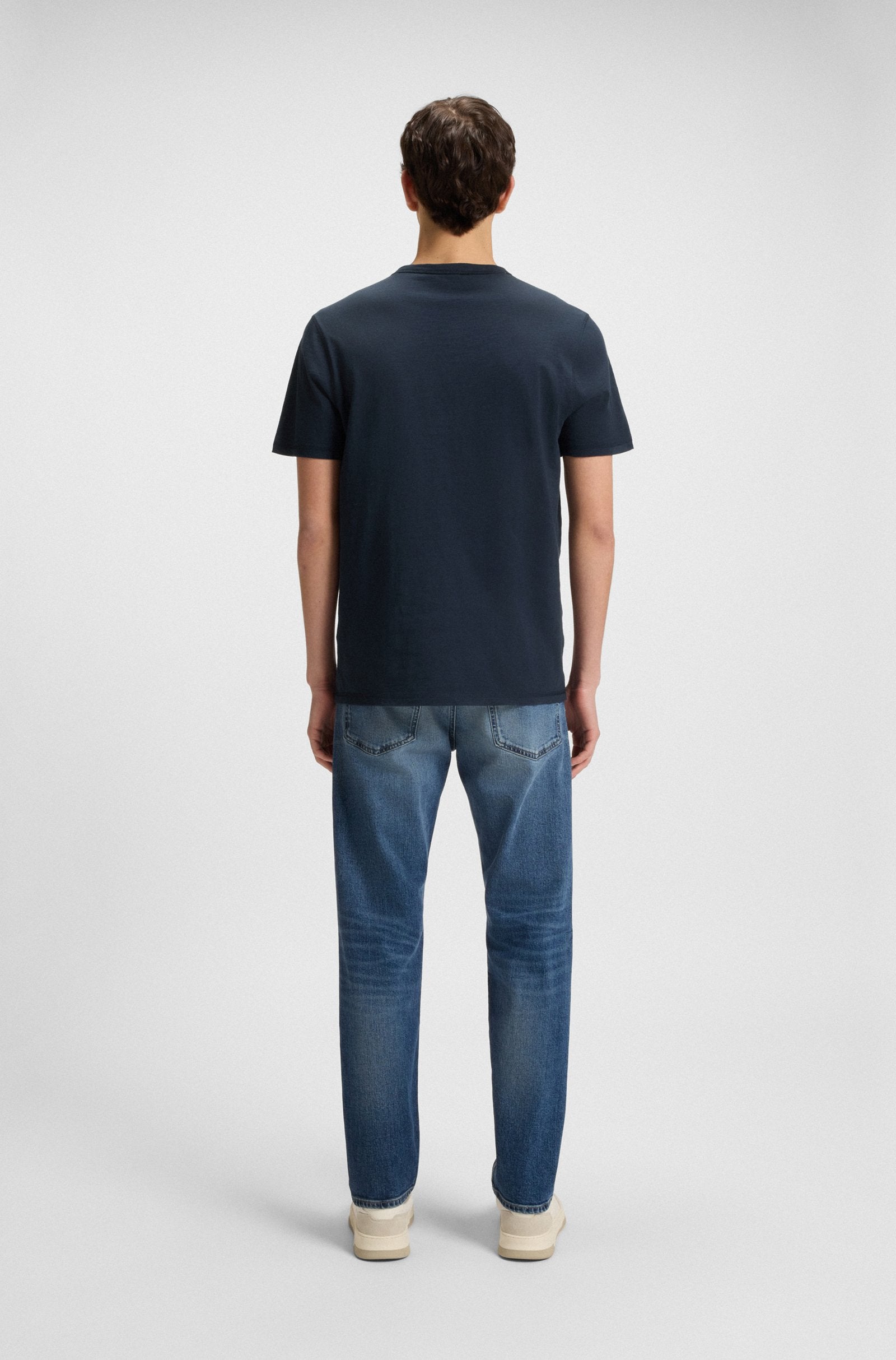 T-shirt básica com logotipo discreto BOSS