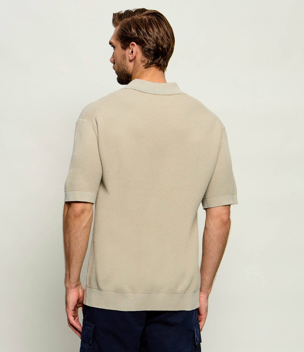 Vista traseira do Polo Kocello Boss, para homem em bege.