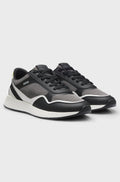 Sapatilha em tons de preto e branco com logo discreto boss para homem. 